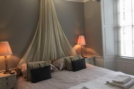 Castle Apartment 1 Единбург Екстериор снимка