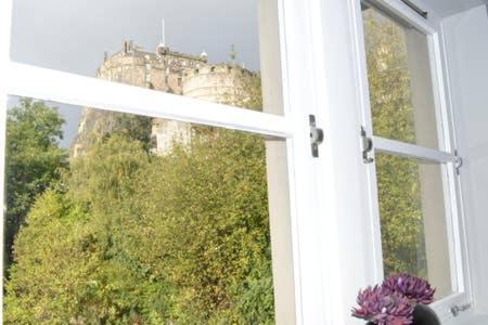 Castle Apartment 1 Единбург Екстериор снимка